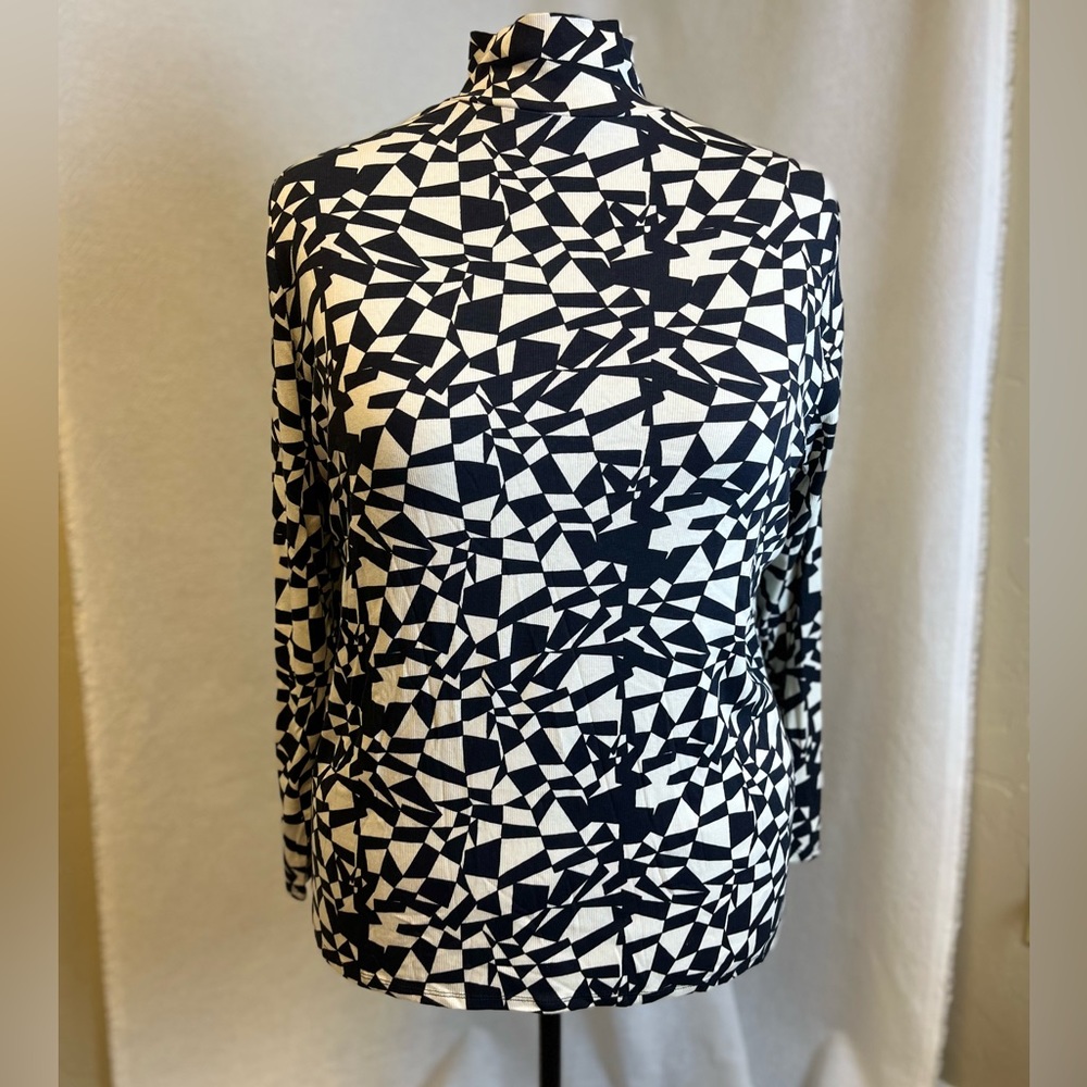 Black/White Geo Print Long Sleeve Shirt